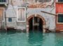 Venice location and its intricate waterways  make it particularly vulnerable to rising tides and heavy rainfall (Foto credits: Dylan Freedom on Unsplash)