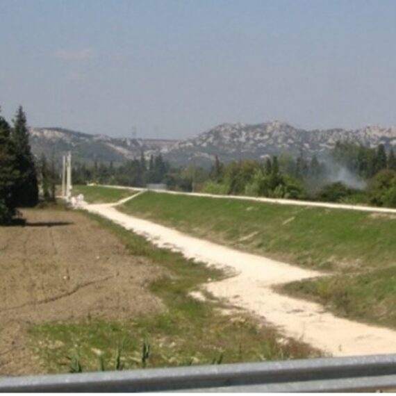 Dyke in a rural zone